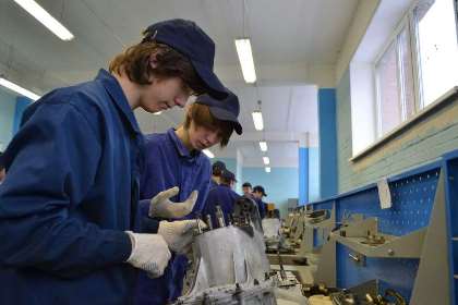 Инициативу Анатолия Дубаса по обучению девятиклассников-двоечников в училищах рассмотрели в Госдуме